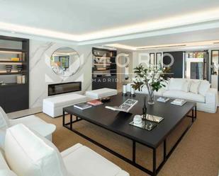 Sala d'estar de Dúplex en venda en  Madrid Capital amb Aire condicionat, Calefacció i Terrassa