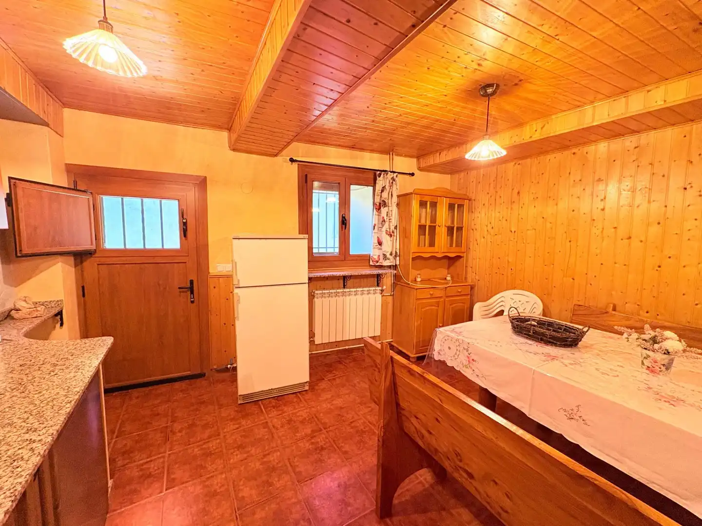 Cuina de Casa o xalet en venda en Ponferrada amb Calefacció, Terrassa i Moblat