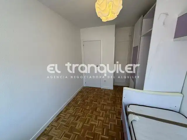 Dormitori de Pis de lloguer en Getafe amb Parquet, Piscina i Moblat