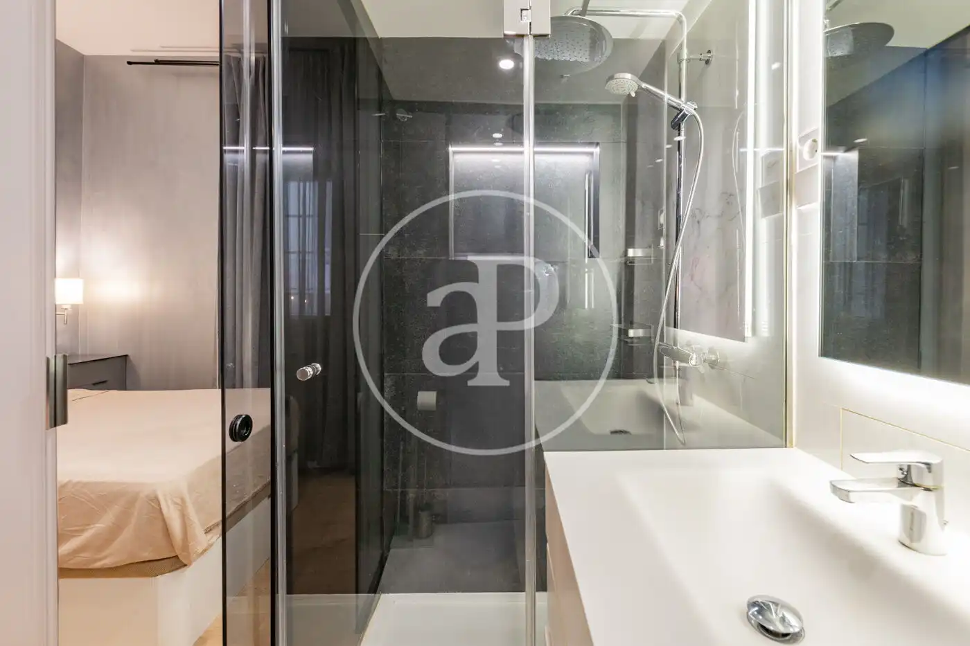 Baño de Piso en venta en Madrid con Aire acondicionado, Calefacción y Jardín privado