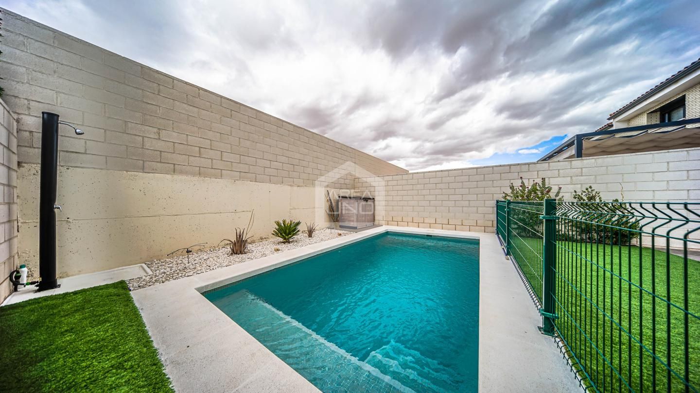 Piscina de Casa adosada en venta en Carranque con Jardín privado y Piscina