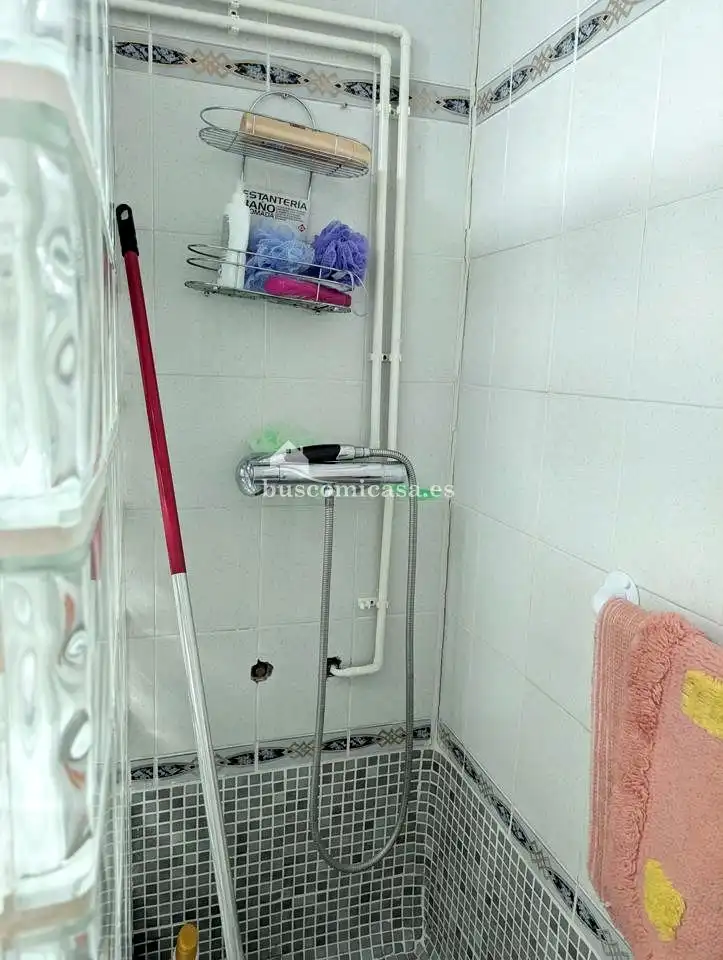 Bany de Casa adosada en venda en Jaén amb Aire condicionat, Terrassa i Balcó