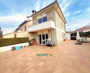 Vista exterior de Casa o xalet en venda en Seva amb Aire condicionat, Jardí privat i Terrassa