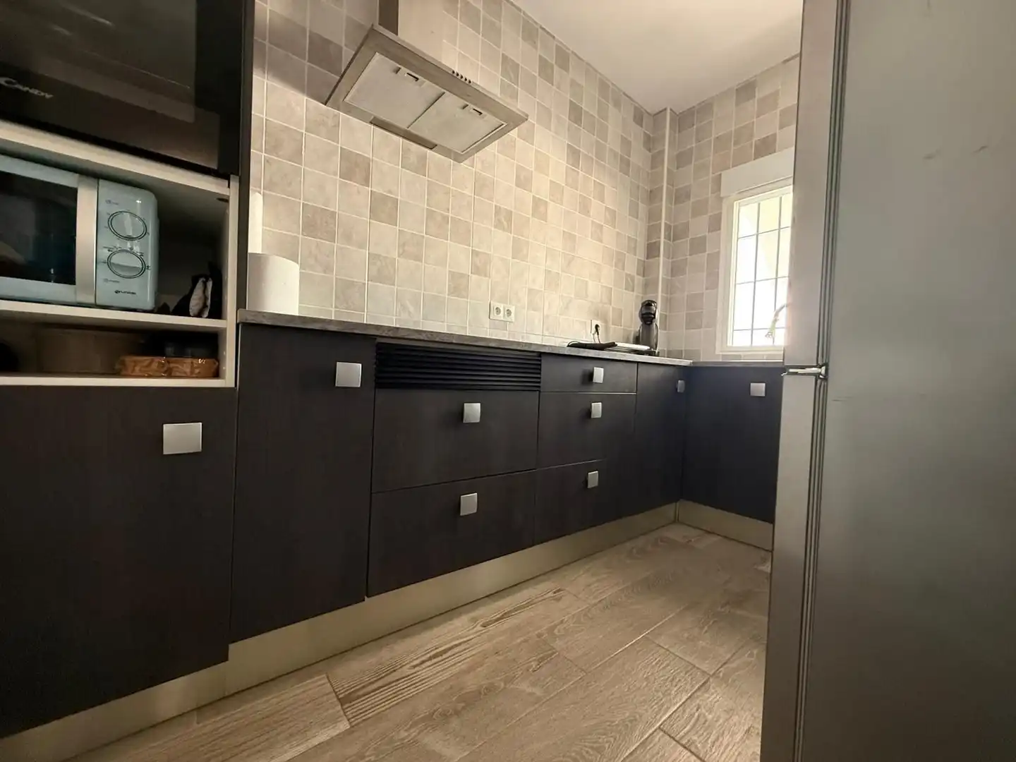 Cuina de Casa o xalet en venda en Utrera amb Jardí privat, Terrassa i Piscina