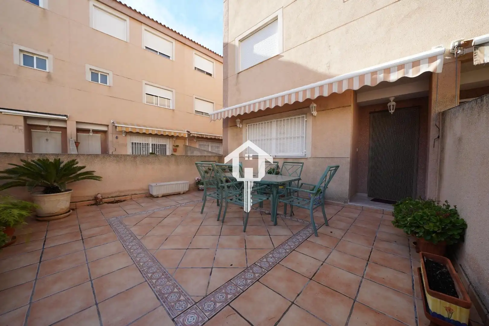 Vista exterior de Casa adosada en venda en Alicante / Alacant amb Calefacció, Jardí privat i Terrassa