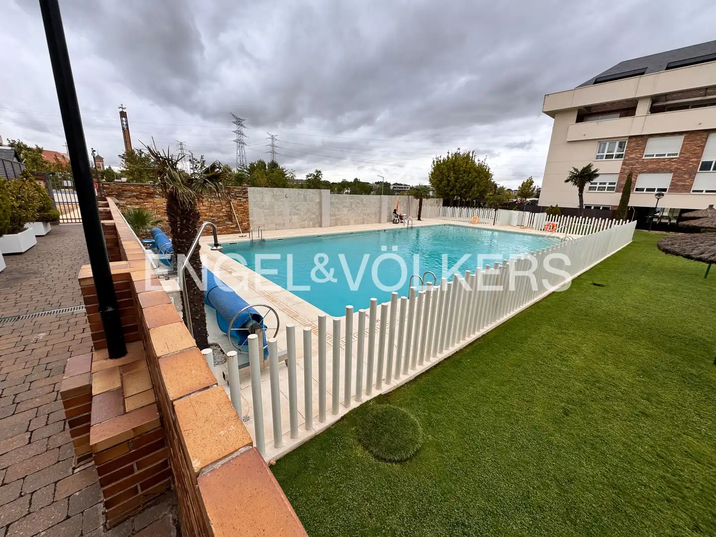 Swimming pool of Flat for rent in Majadahonda  with Air Conditioner, Heating and Private garden