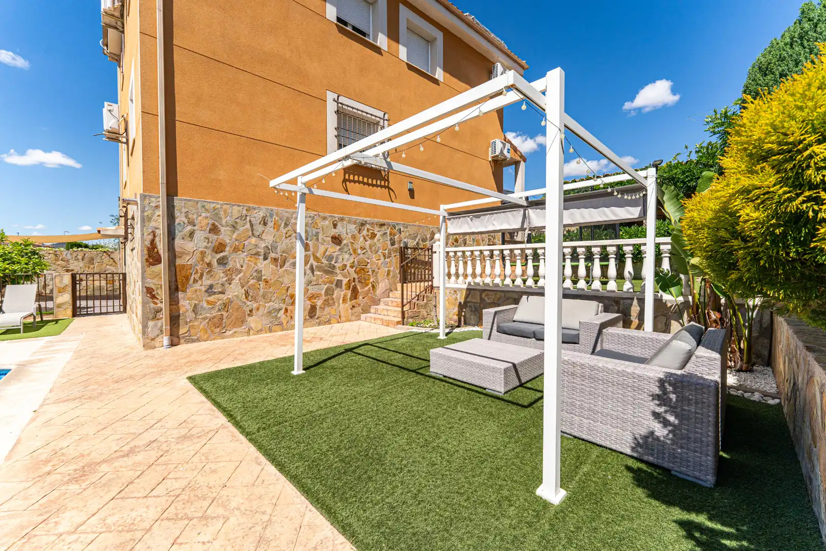 Terraza de Casa o chalet en venta en Serranillos del Valle con Aire acondicionado, Calefacción y Jardín privado