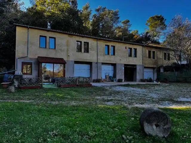Außenansicht von Country house zum Verkauf in Porqueres mit Heizung, Privatgarten und Ofen