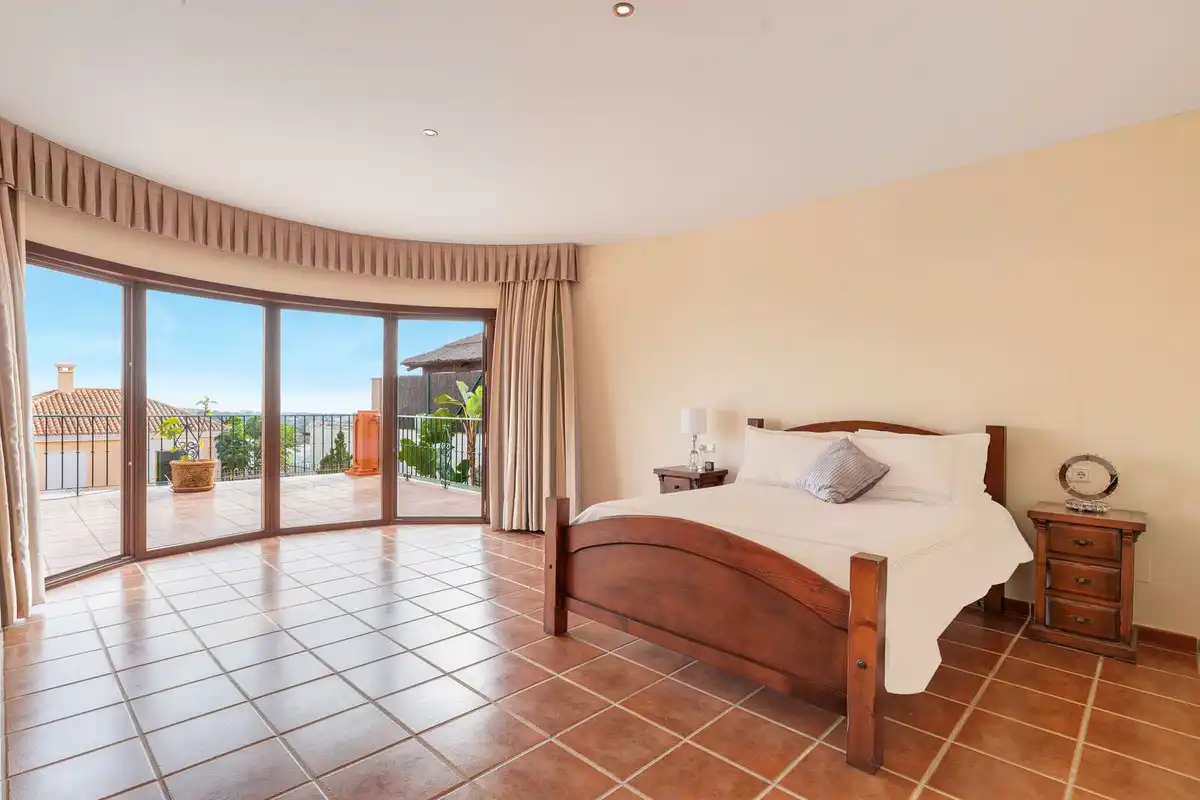 Chalet con piscina en venta en Calle Benahavis, imagen 14