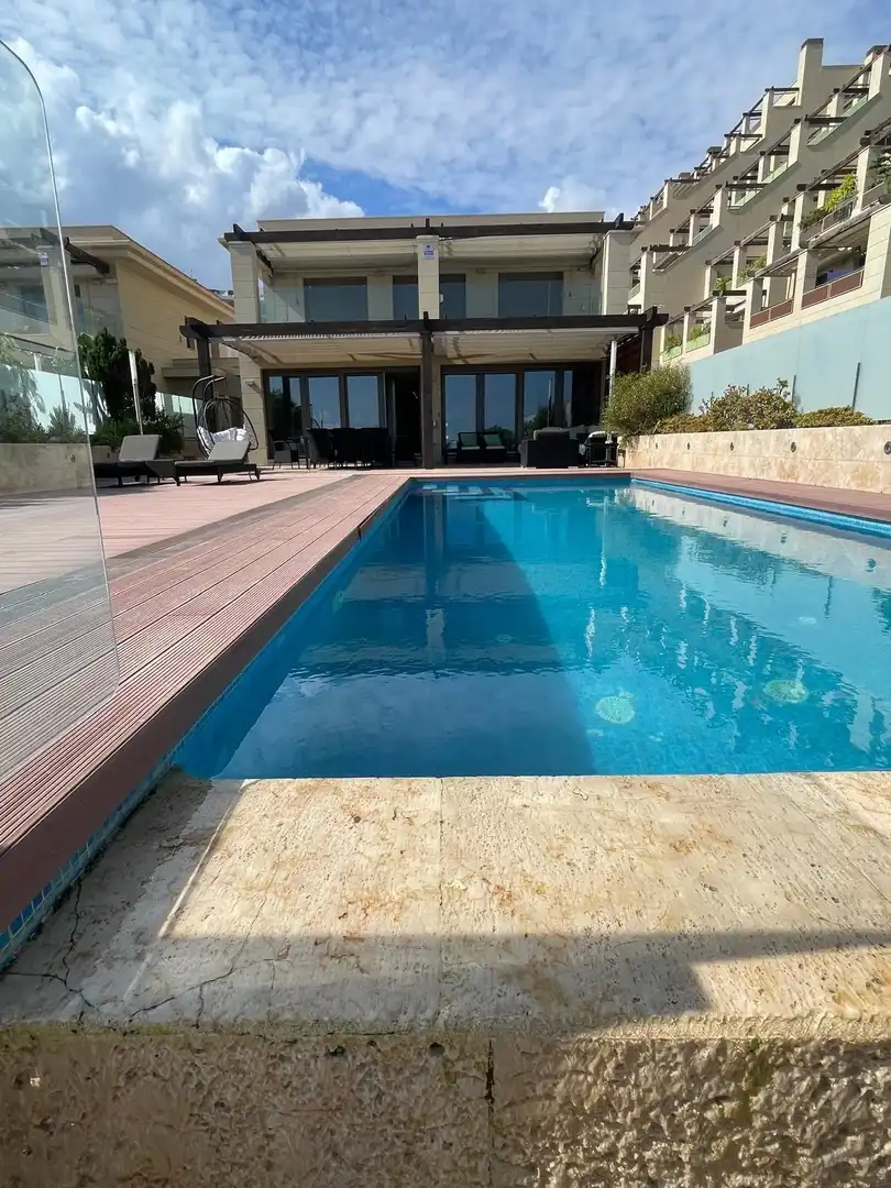 Schwimmbecken von Haus oder Chalet zur Miete in Elche / Elx mit Klimaanlage, Heizung und Privatgarten