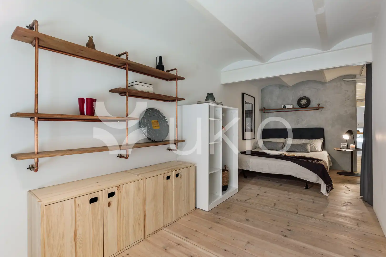 Dormitori de Apartament de lloguer en Barcelona amb Aire condicionat, Terrassa i Moblat