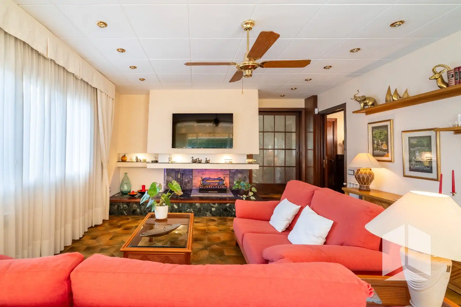 Sala d'estar de Casa o xalet en venda en Castelldefels amb Terrassa, Piscina i Balcó
