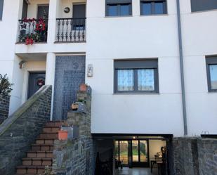 Vista exterior de Casa adosada en venda en Ponferrada amb Balcó