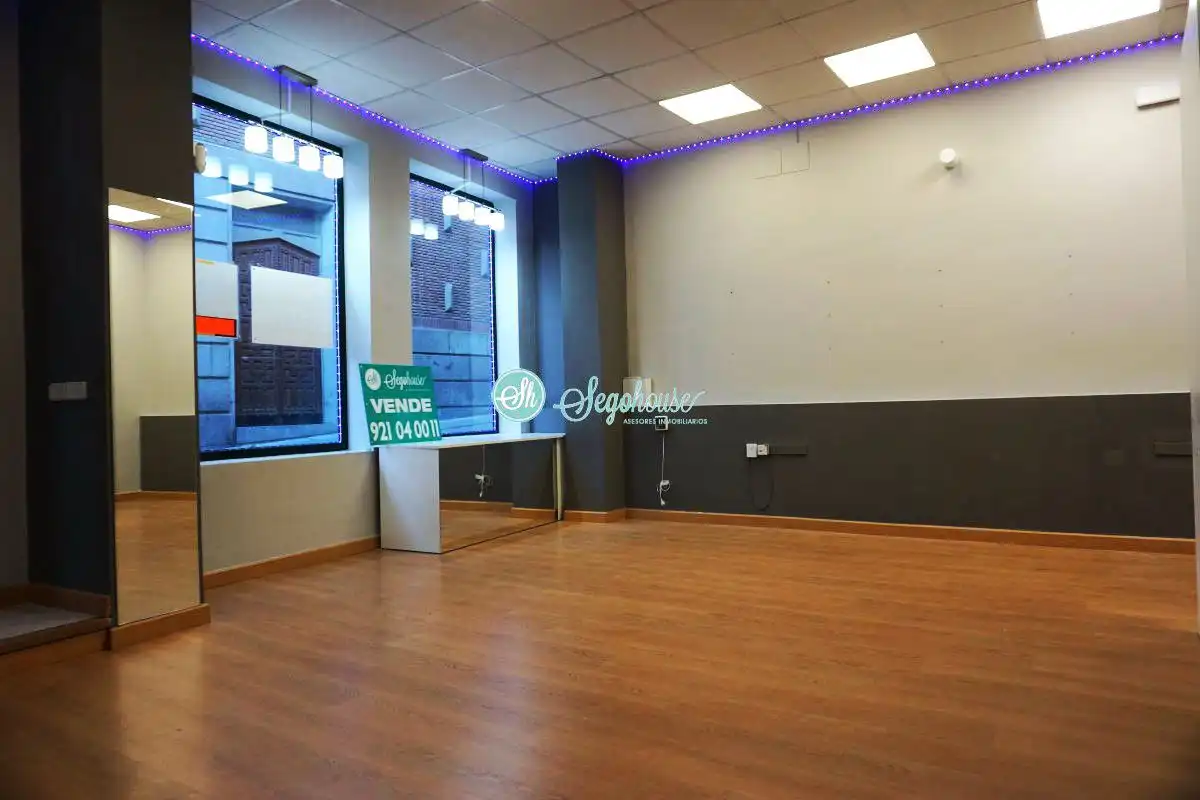 Local comercial en venda a Centro, imagen 2