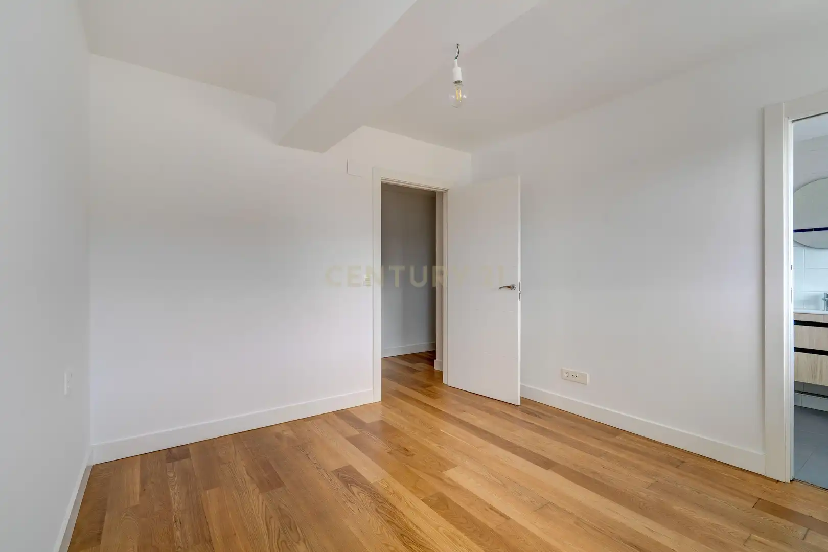 Bedroom of Flat for sale in Irun 