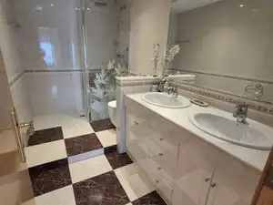 Bathroom of Flat for sale in Vic  with Storage room and Balcony