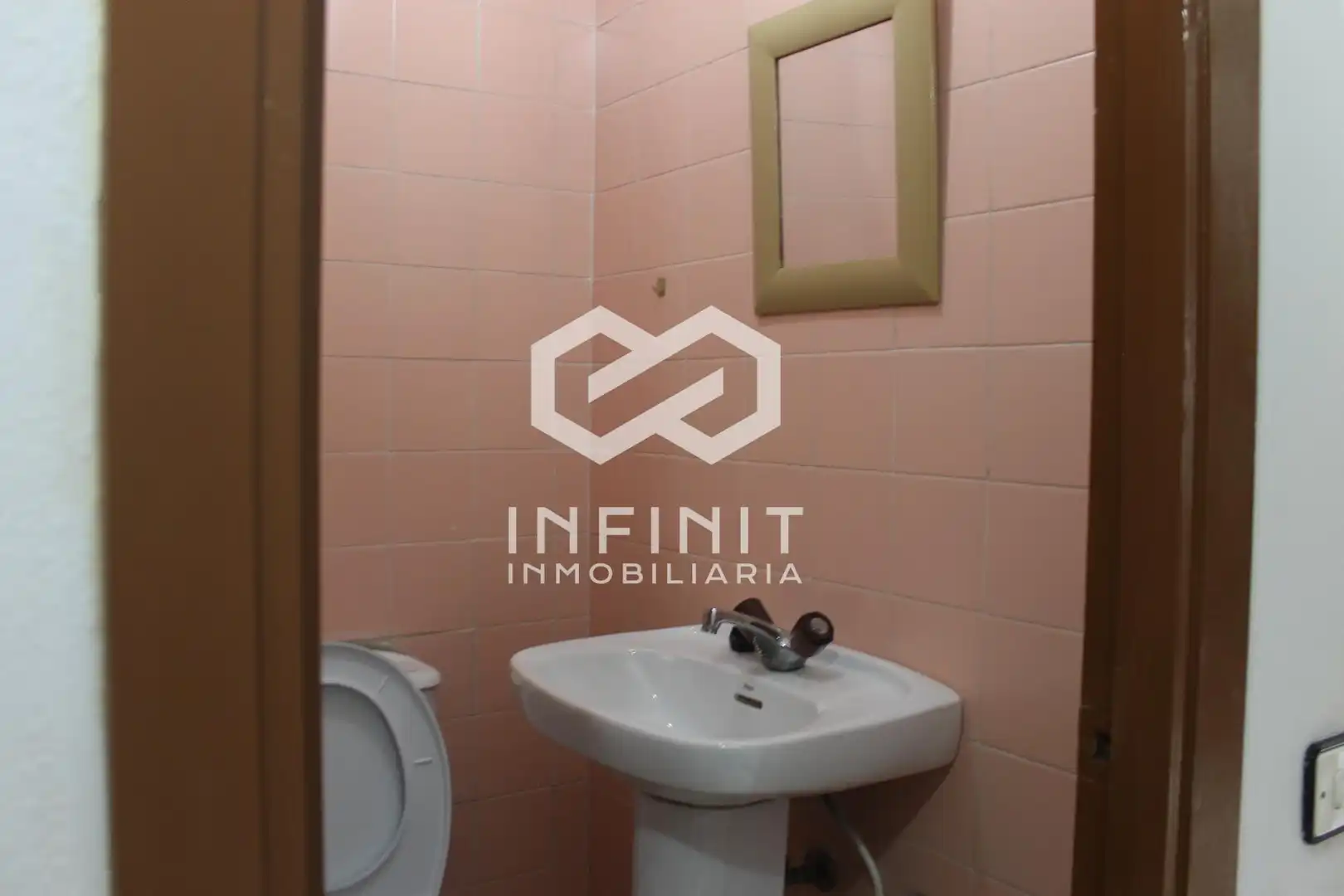 Baño de Piso en venta en Ibias con Calefacción y Trastero