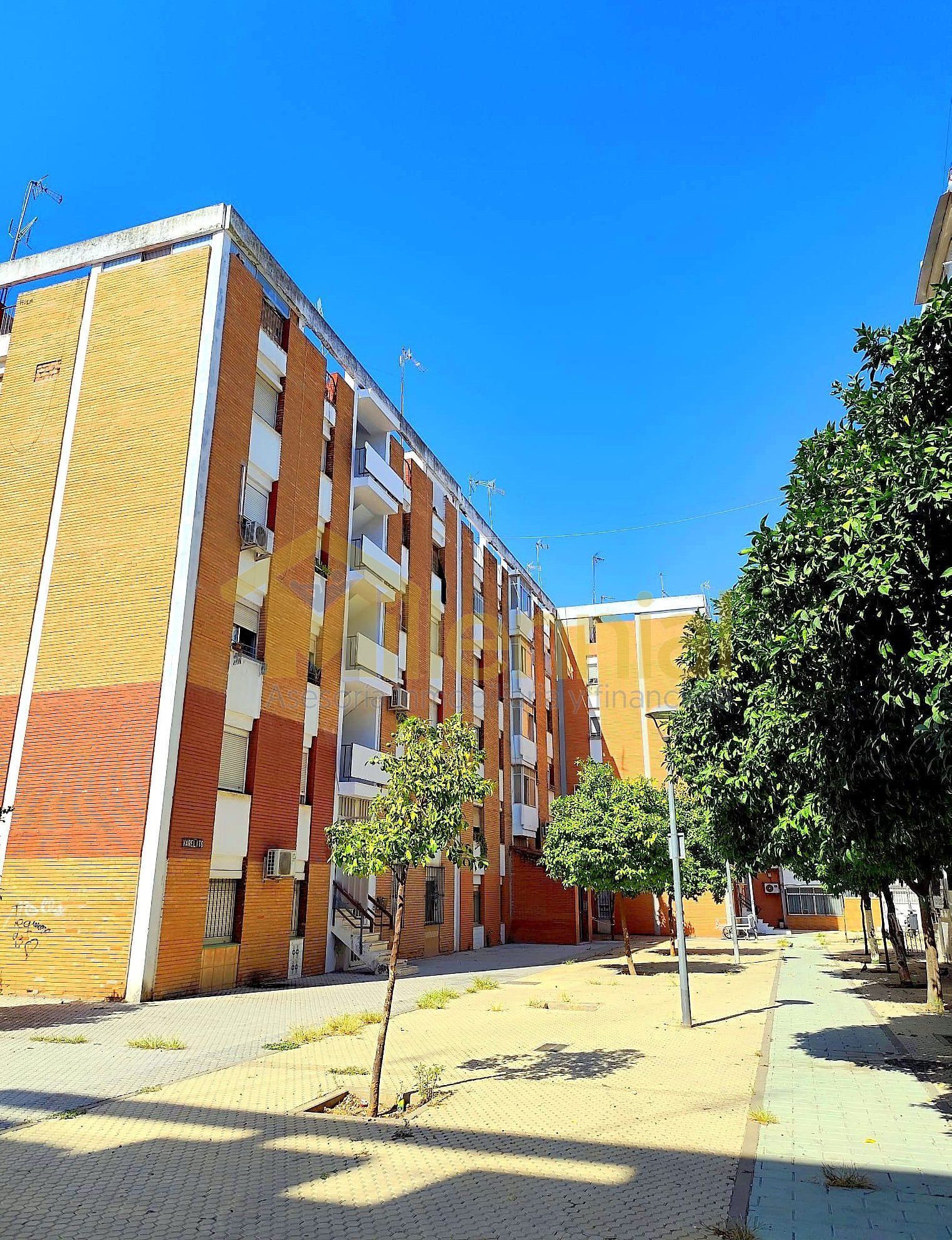 Exterior view of Flat for sale in  Sevilla Capital  with Air Conditioner