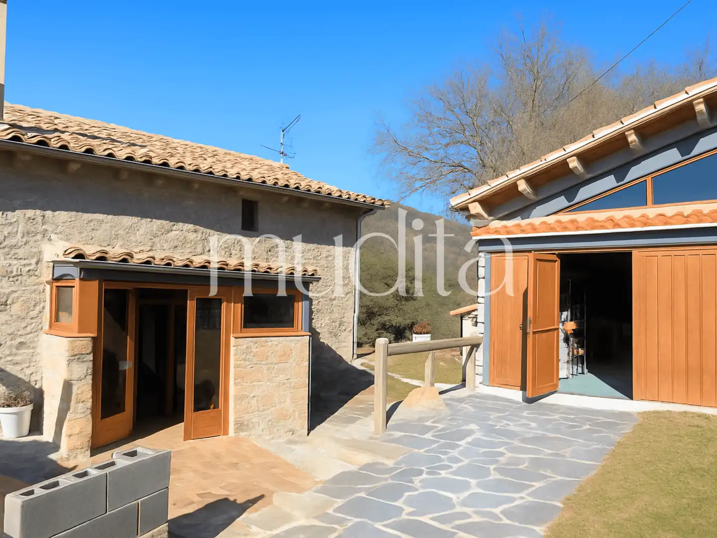 Vista exterior de Casa o xalet en venda en Les Llosses amb Calefacció, Terrassa i Traster