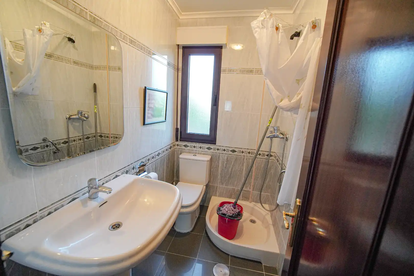 Bany de Casa o xalet en venda en Siero amb Calefacció, Jardí privat i Parquet