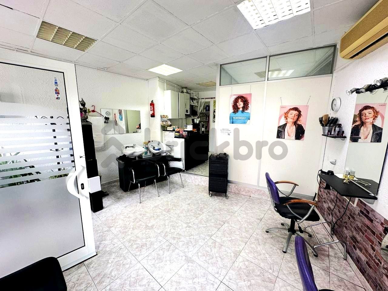 Local en venda en L'Hospitalet de Llobregat amb Aire condicionat