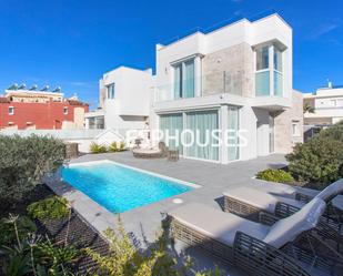 Exterior view of House or chalet for sale in Torrevieja  with Air Conditioner, Heating and Terrace