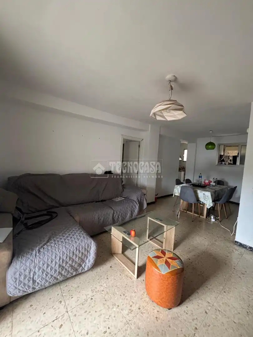 Sala de estar de Piso en venta en Alcalá de Guadaira con Aire acondicionado y Balcón
