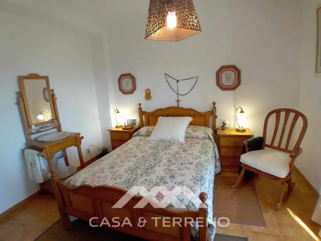 Dormitori de Casa o xalet en venda en Alozaina amb Piscina