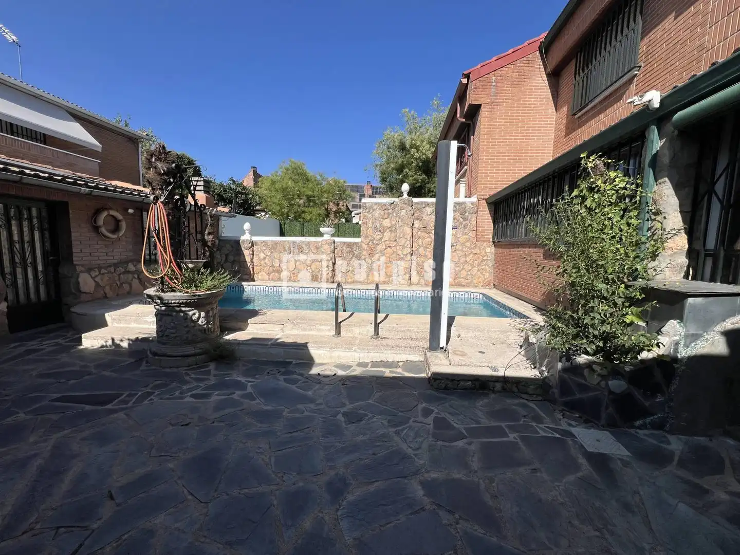 Piscina de Casa o xalet de lloguer en Madrid amb Aire condicionat, Calefacció i Jardí privat
