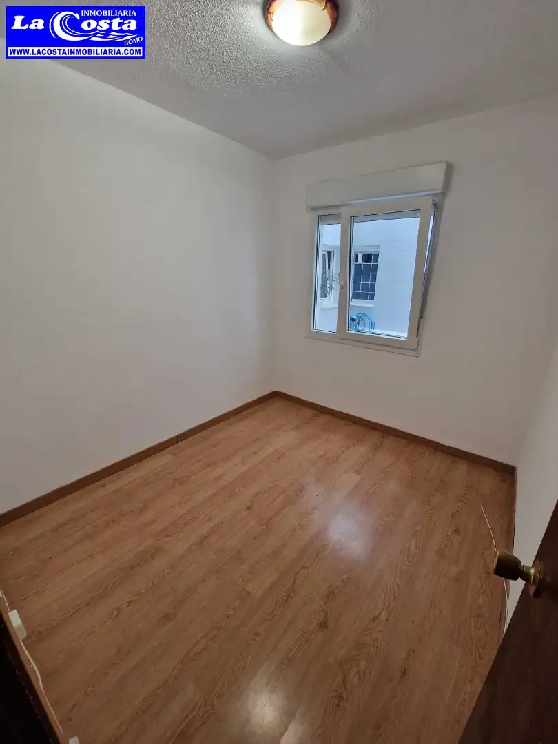 Bedroom of Flat for sale in Santander  with Parquet flooring, Oven and Washing machine