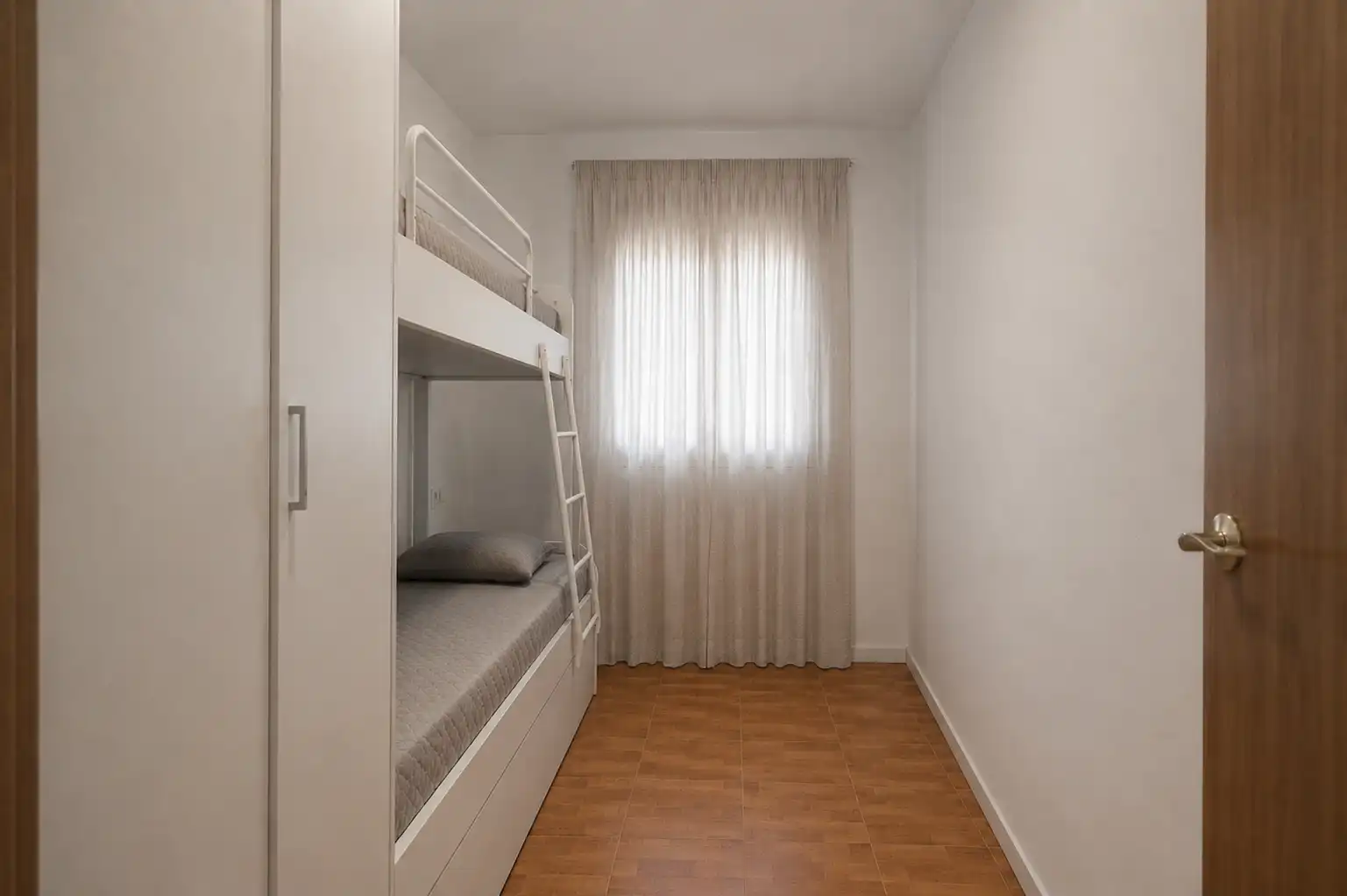 Habitación de Piso en venta en Madrid con Calefacción, Trastero y Amueblado