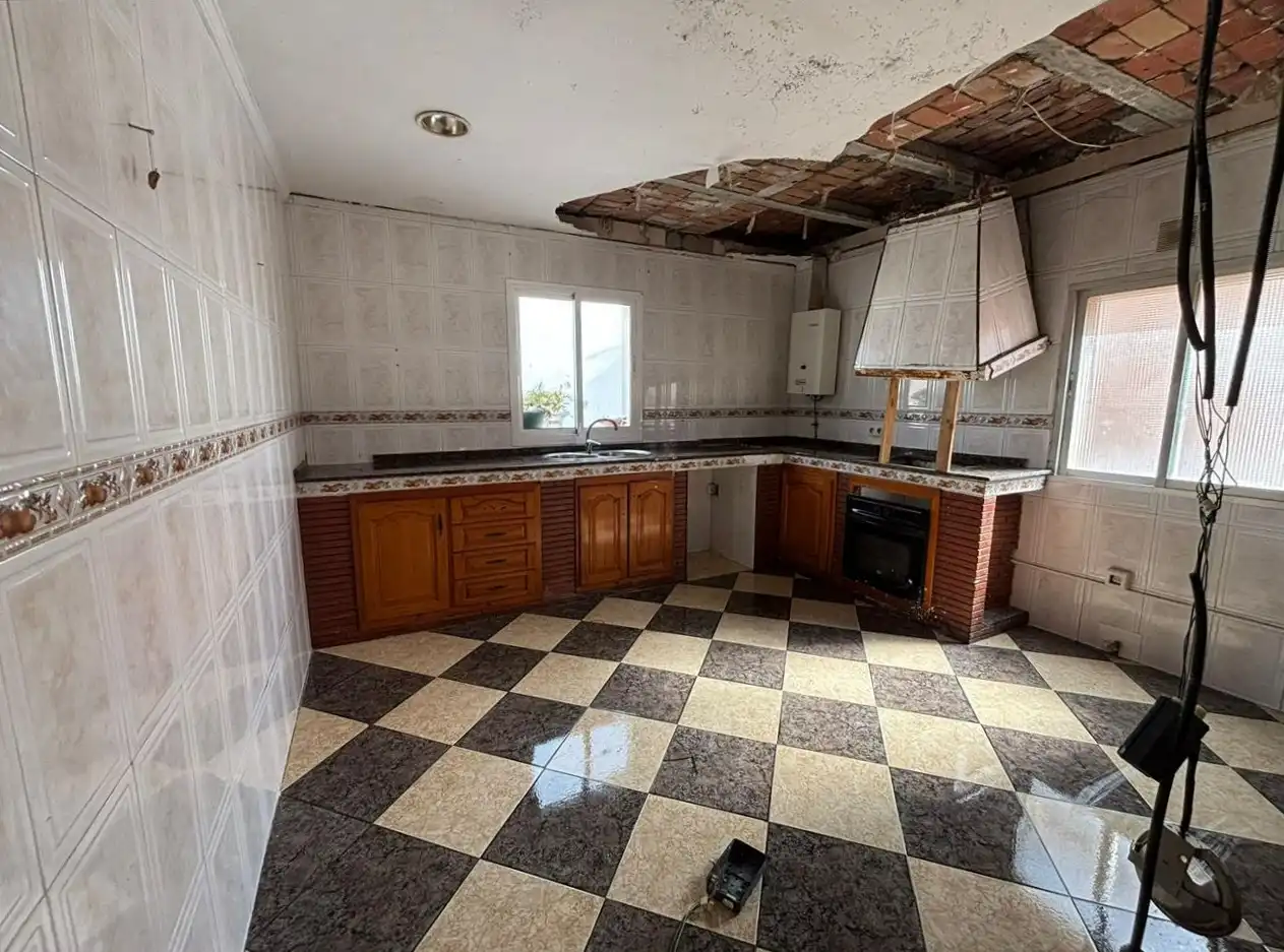 Cuina de Casa adosada en venda en Algeciras amb Terrassa