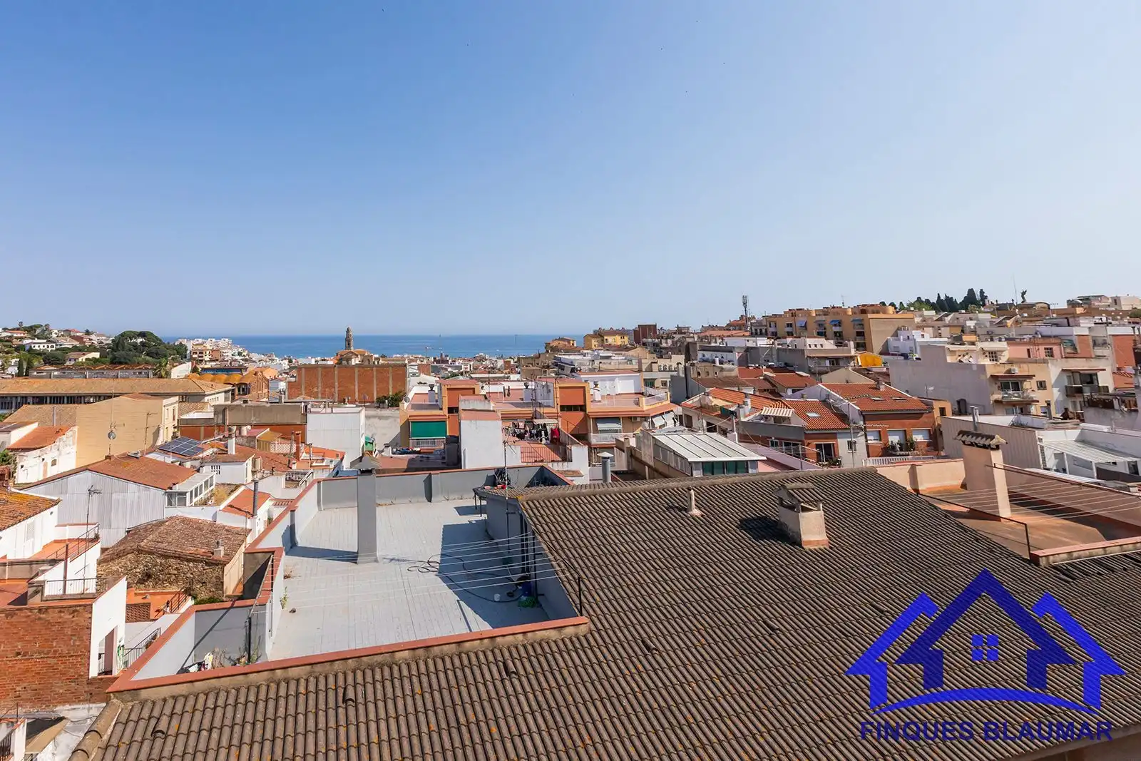 Vista exterior de Piso en venta en Canet de Mar con Calefacción