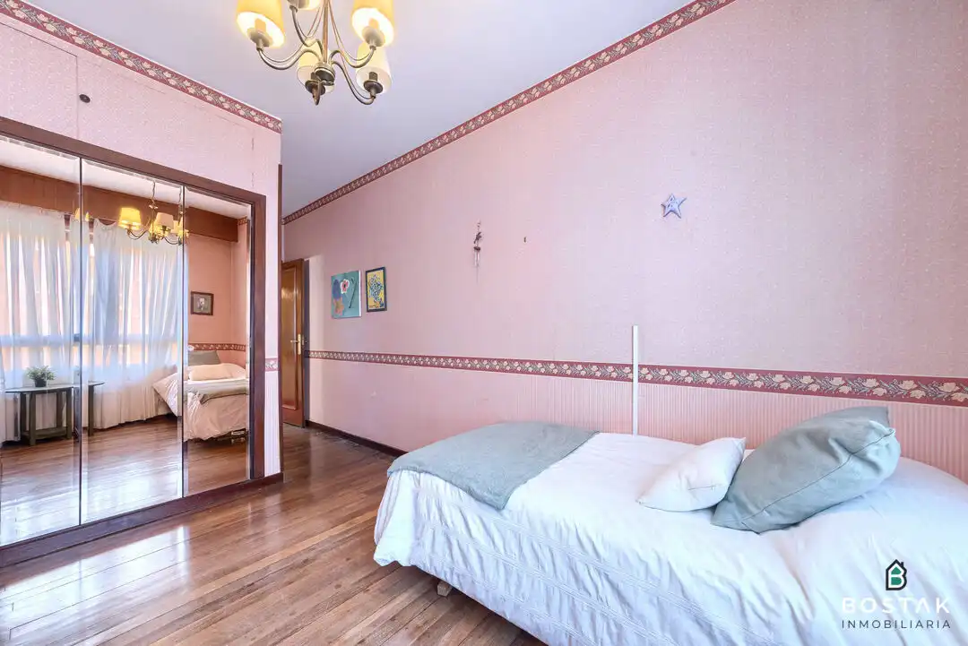 Schlafzimmer von Wohnung zum Verkauf in Bilbao  mit Heizung, Terrasse und Möbliert