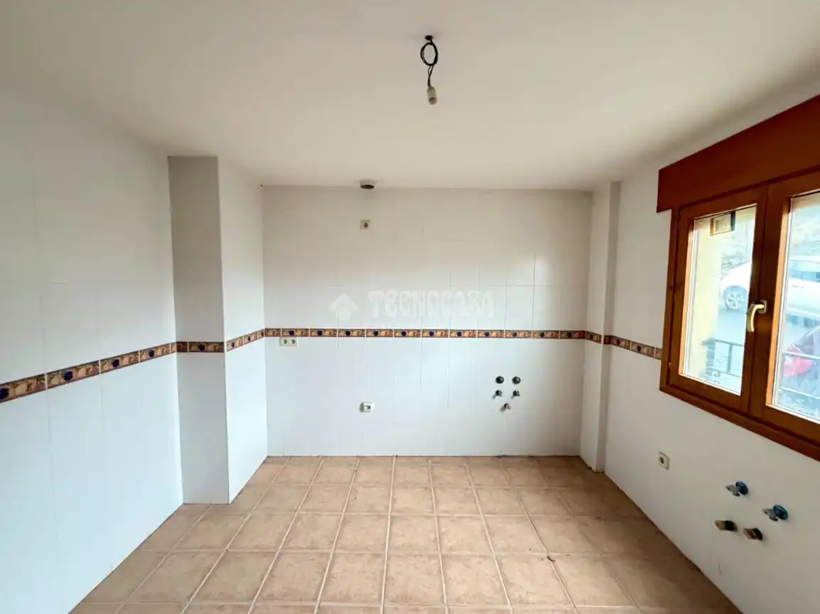 Cuina de Casa adosada en venda en Sigüenza amb Aire condicionat i Calefacció