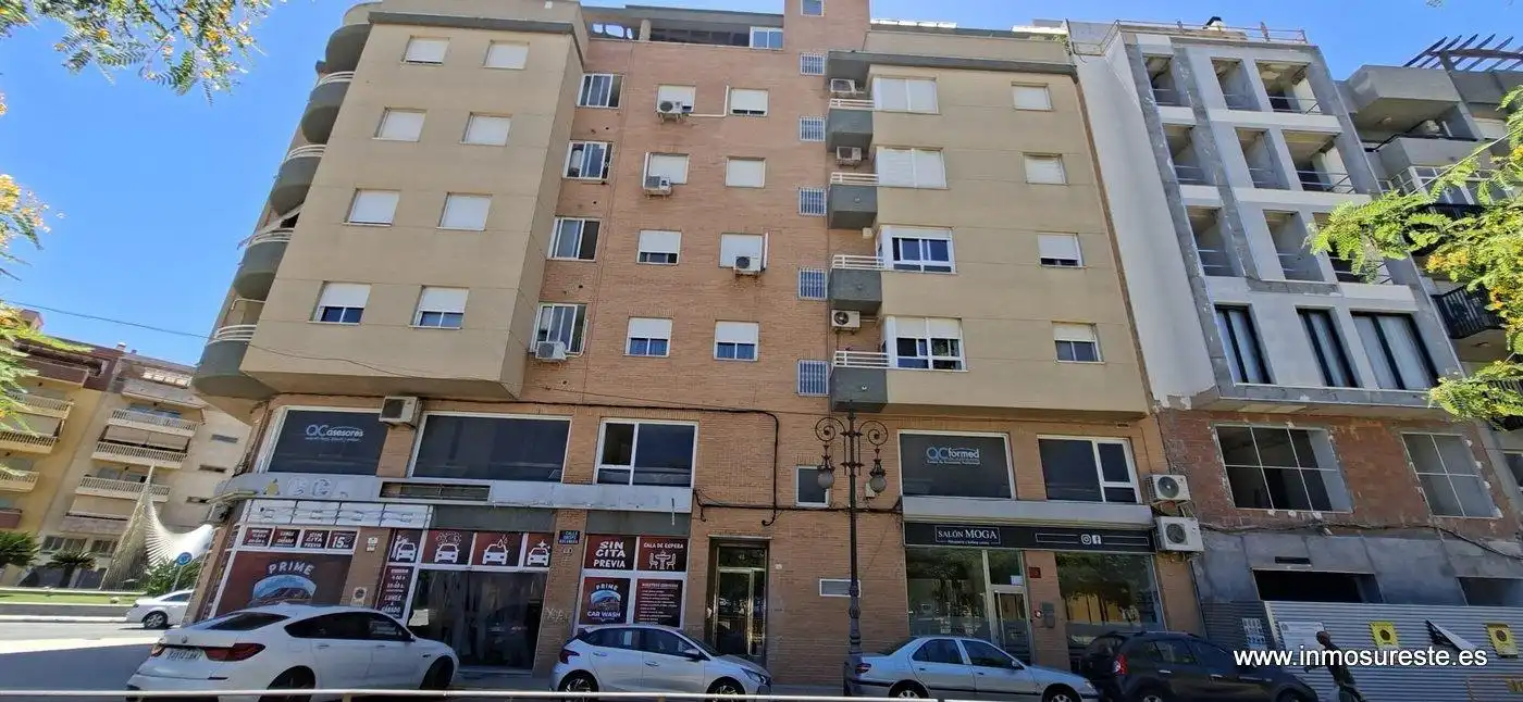 Vista exterior de Piso en venta en Orihuela con Aire acondicionado, Trastero y Balcón