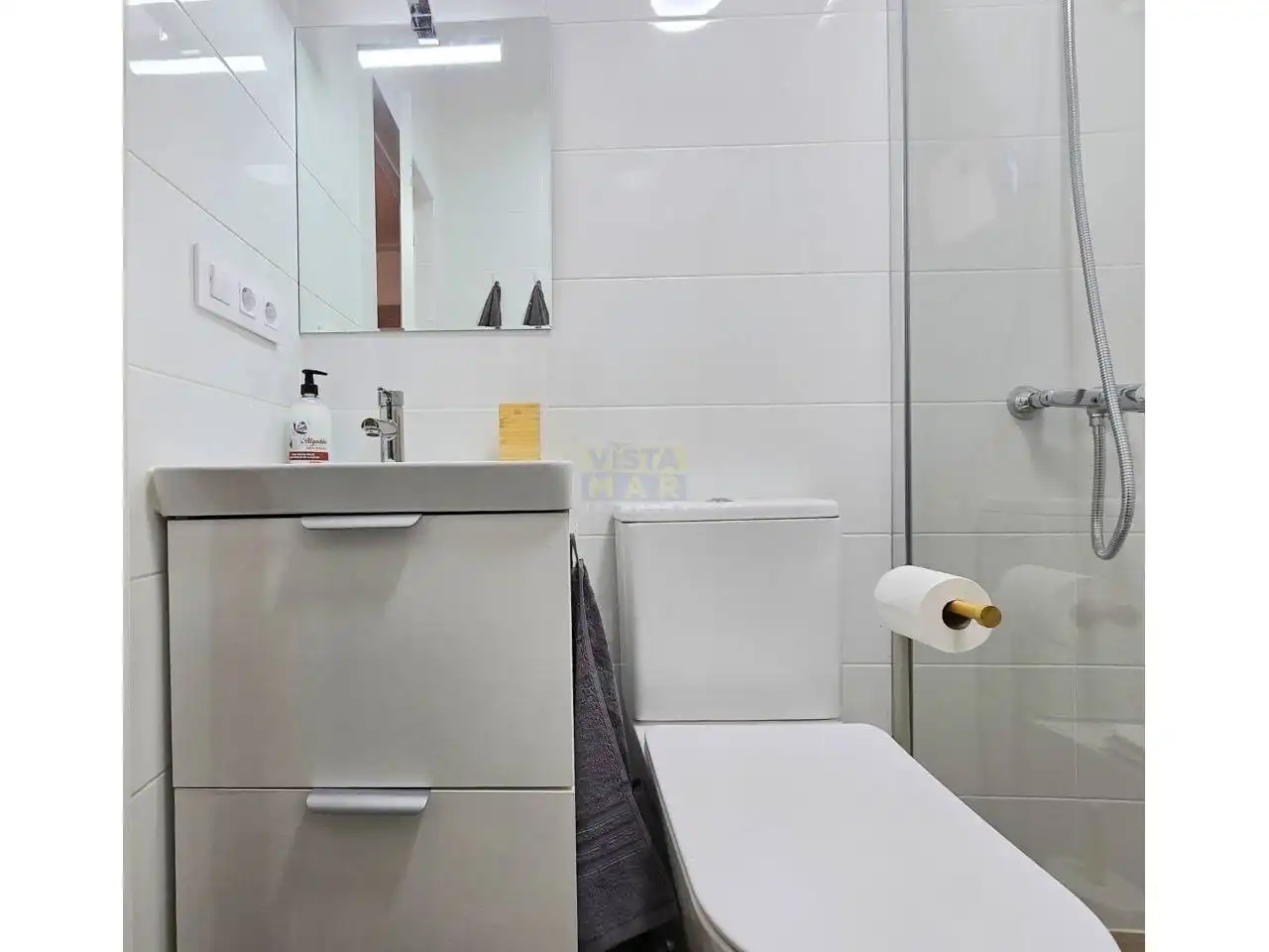 Baño de Piso de alquiler en Cubelles con Aire acondicionado y Amueblado
