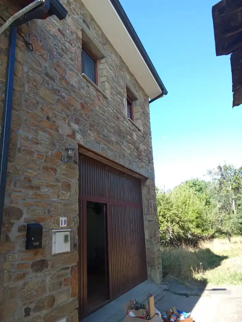 Vista exterior de Casa adosada en venda en San Justo amb Jardí privat, Traster i Moblat