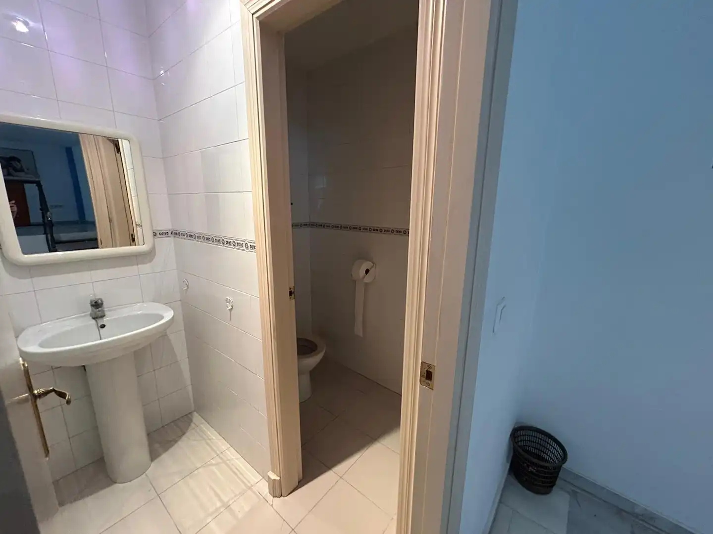 Bathroom of Office for sale in Arcos de la Frontera, Cádiz