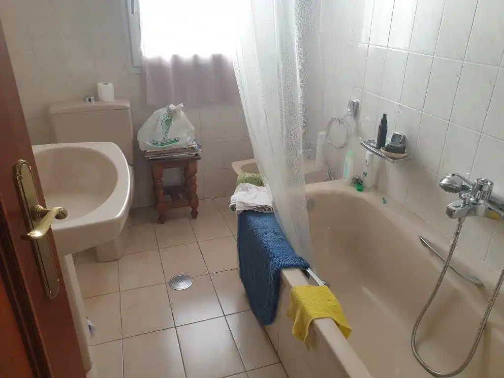 Bany de Casa o xalet en venda en Parada de Sil amb Calefacció, Parquet i Terrassa