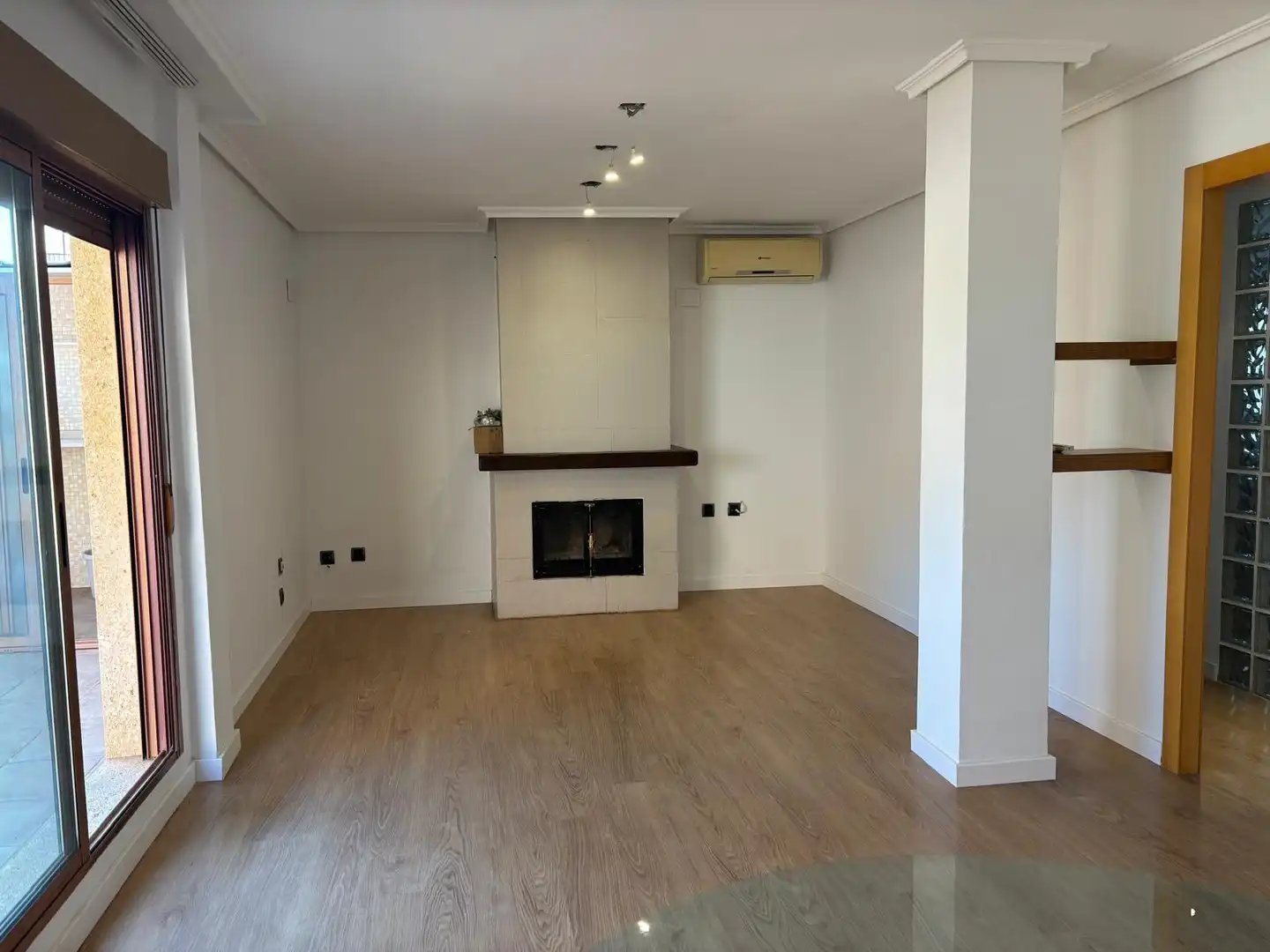 Sala d'estar de Apartament en venda en Ibi amb Calefacció i Parquet