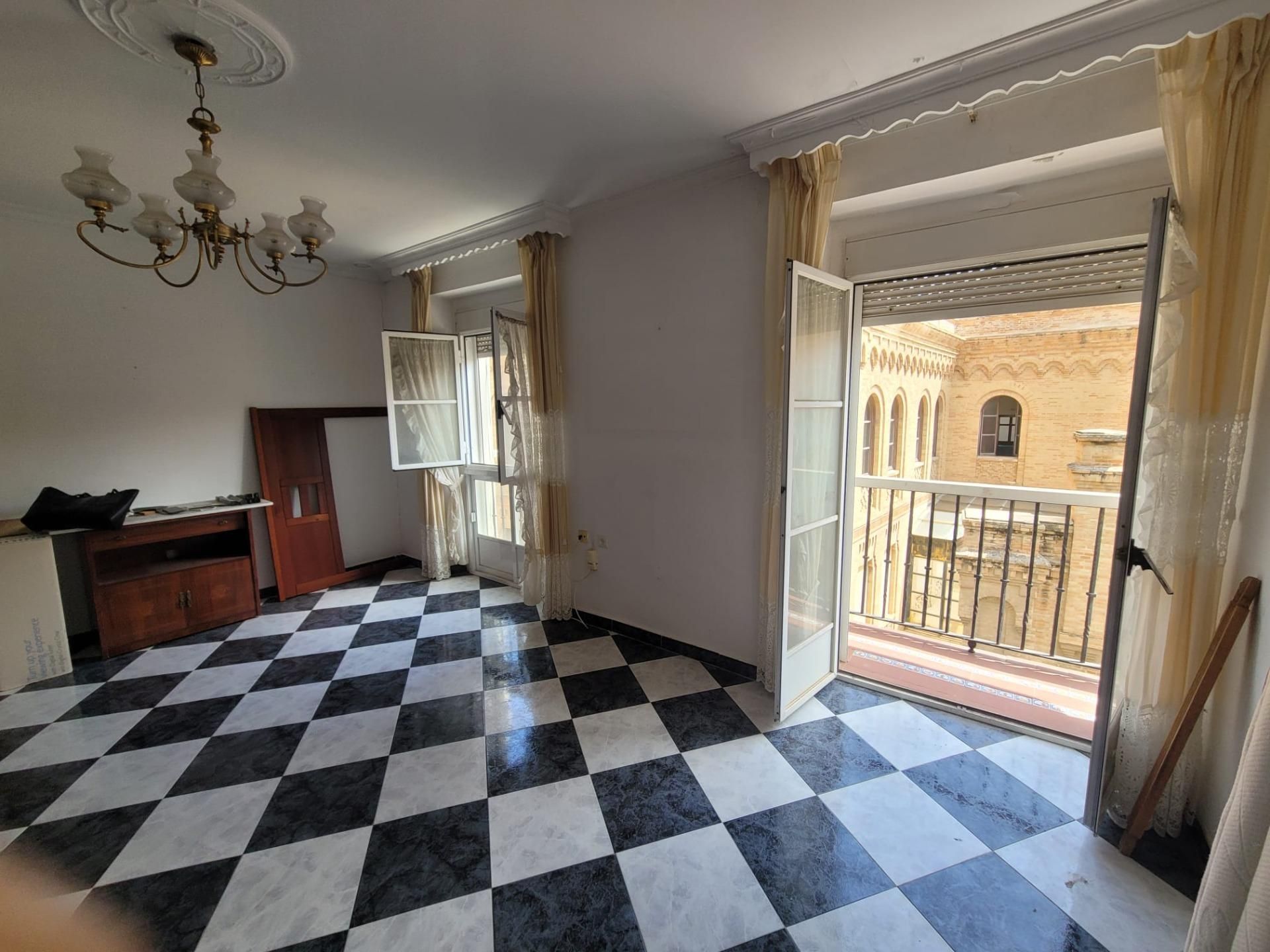 Piso en venta en  Cádiz Capital con Balcón