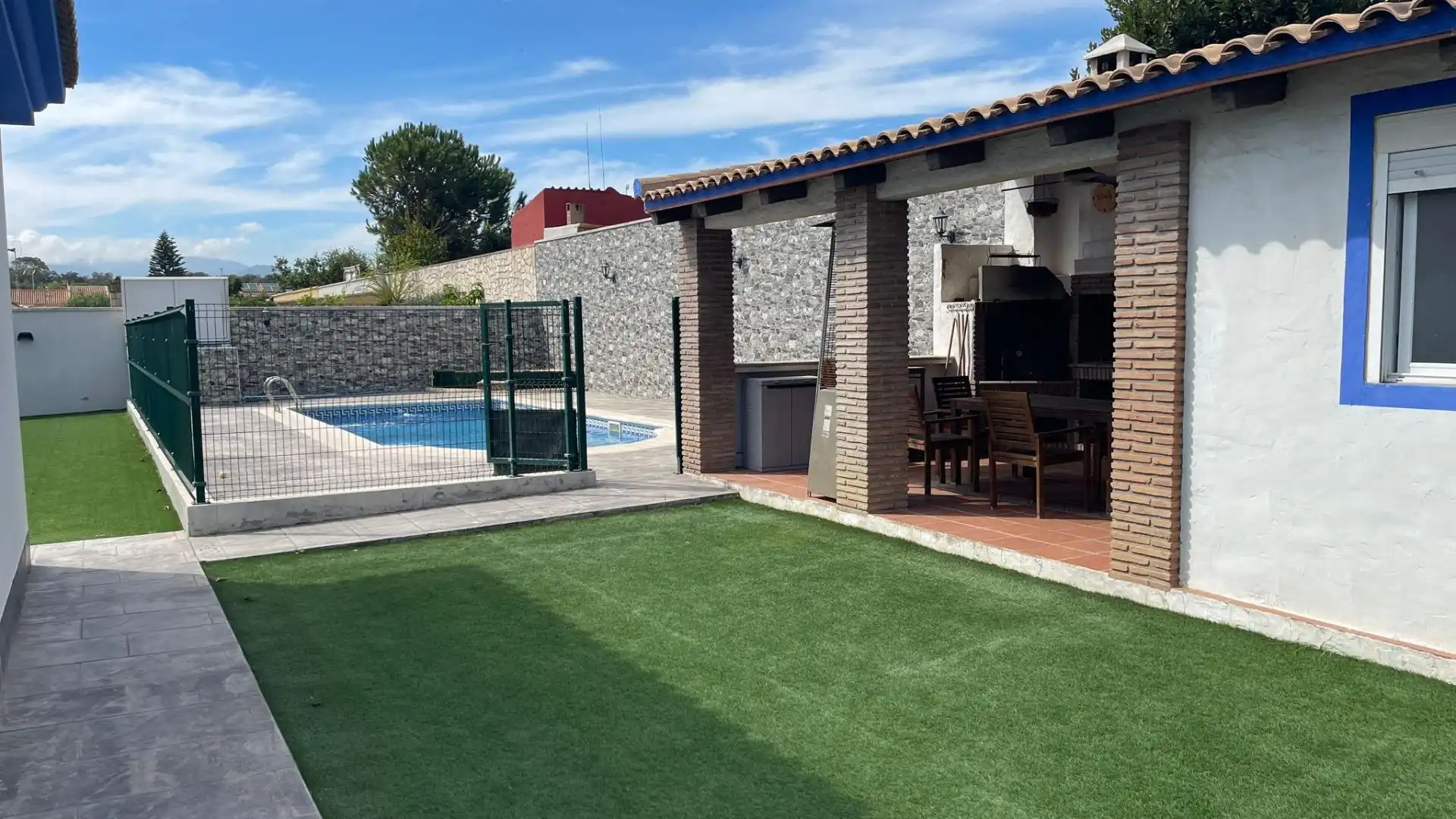 Piscina de Casa o xalet en venda en Los Barrios