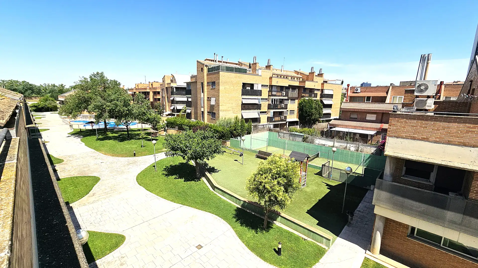 Vista exterior de Casa adosada en venta en Zaragoza con Aire acondicionado, Calefacción y Jardín privado