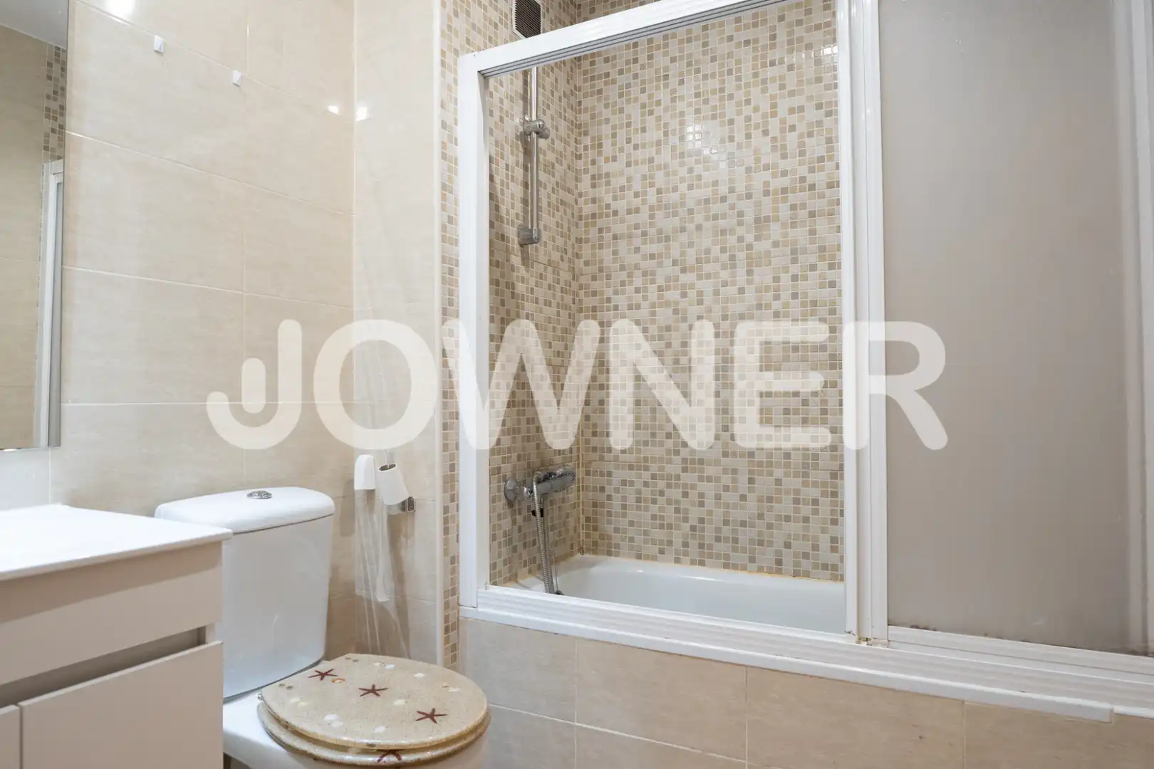 Bathroom of Flat for rent in Madrid  with Heating, Oven and Washing machine
