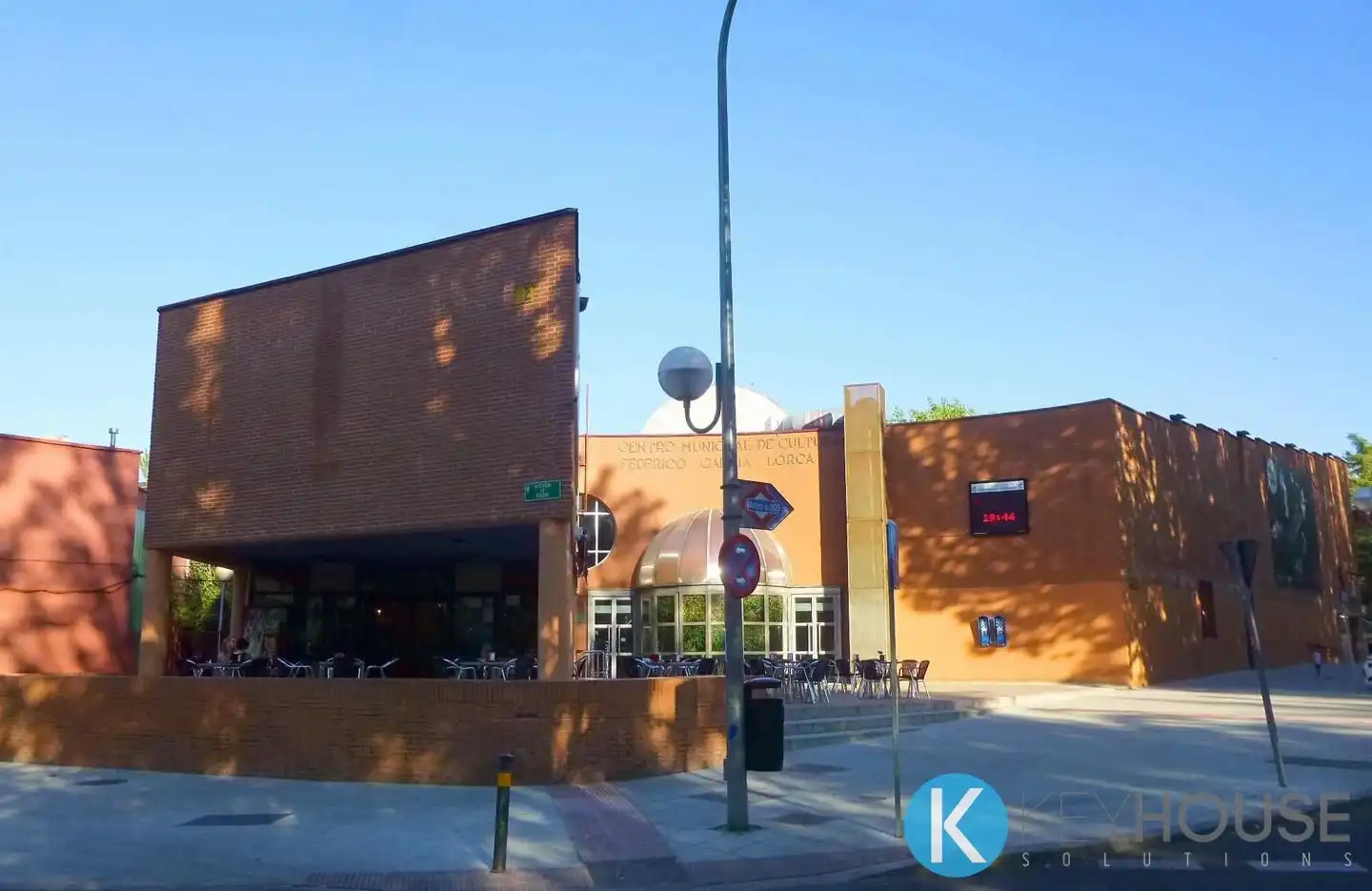 Vista exterior de Pis en venda en San Fernando de Henares amb Calefacció, Parquet i Terrassa