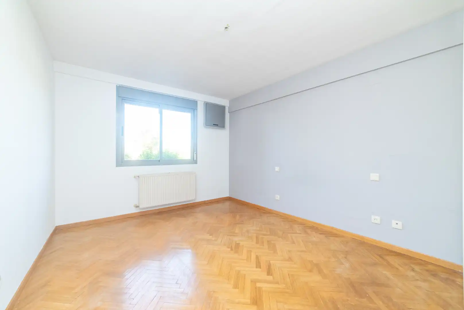 Habitación de Dúplex en venta en Torrelodones con Aire acondicionado, Calefacción y Jardín privado
