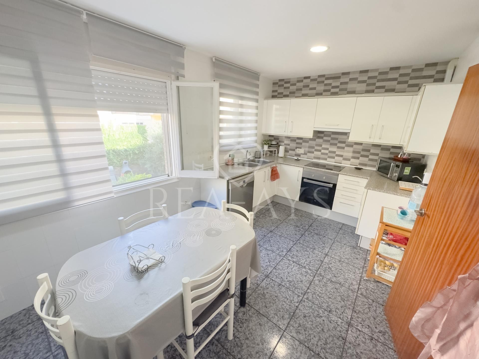 Cuina de Casa adosada en venda en Viladecans amb Terrassa, Traster i Balcó