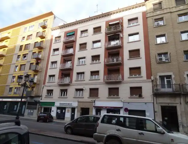 Vista exterior de Local de alquiler en Huesca