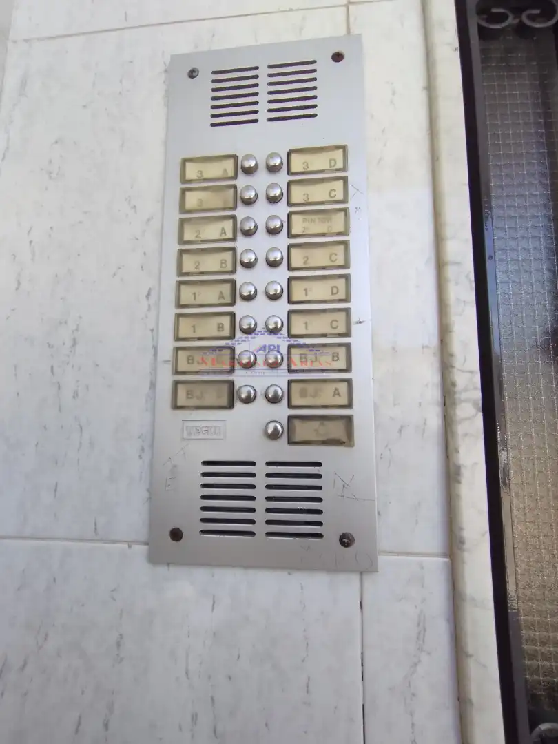 Aparcament de Pis en venda en Jaén amb Alarma